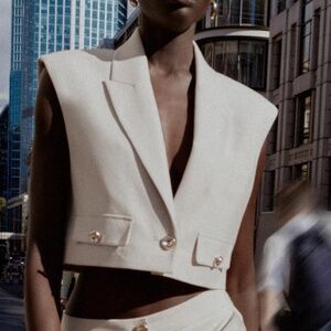 Zara cream cropped vest with flaps and defined shoulders NWT